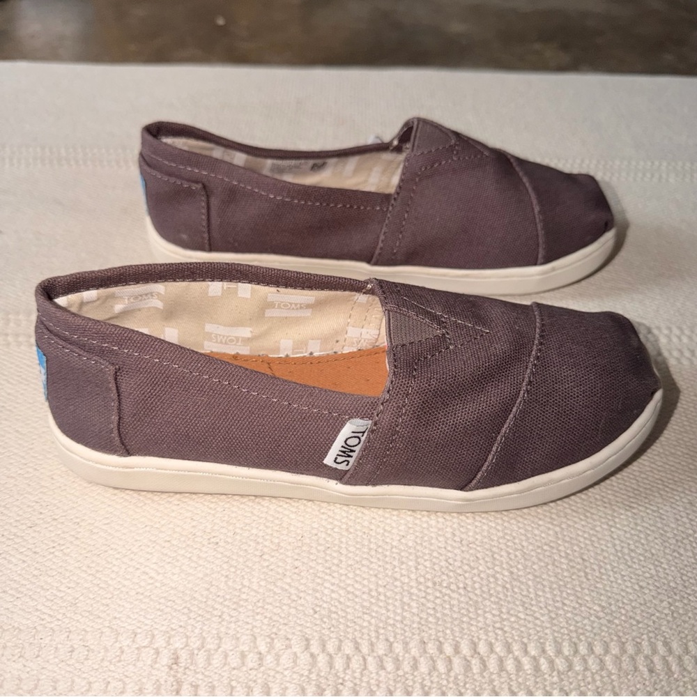 Toms Kids Slip On Canvas Shoes Taupe Gray Classic Casual Size 1.5 - Picture 3 of 9